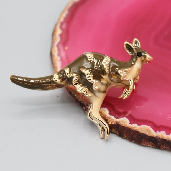 Jewelry - Jewelry pin brooch kangaroo animal Australia brown yellow gold tone fashion new